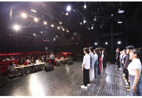 大鸡巴暴操女人视频看看高三年级表演专业举行阶段考试